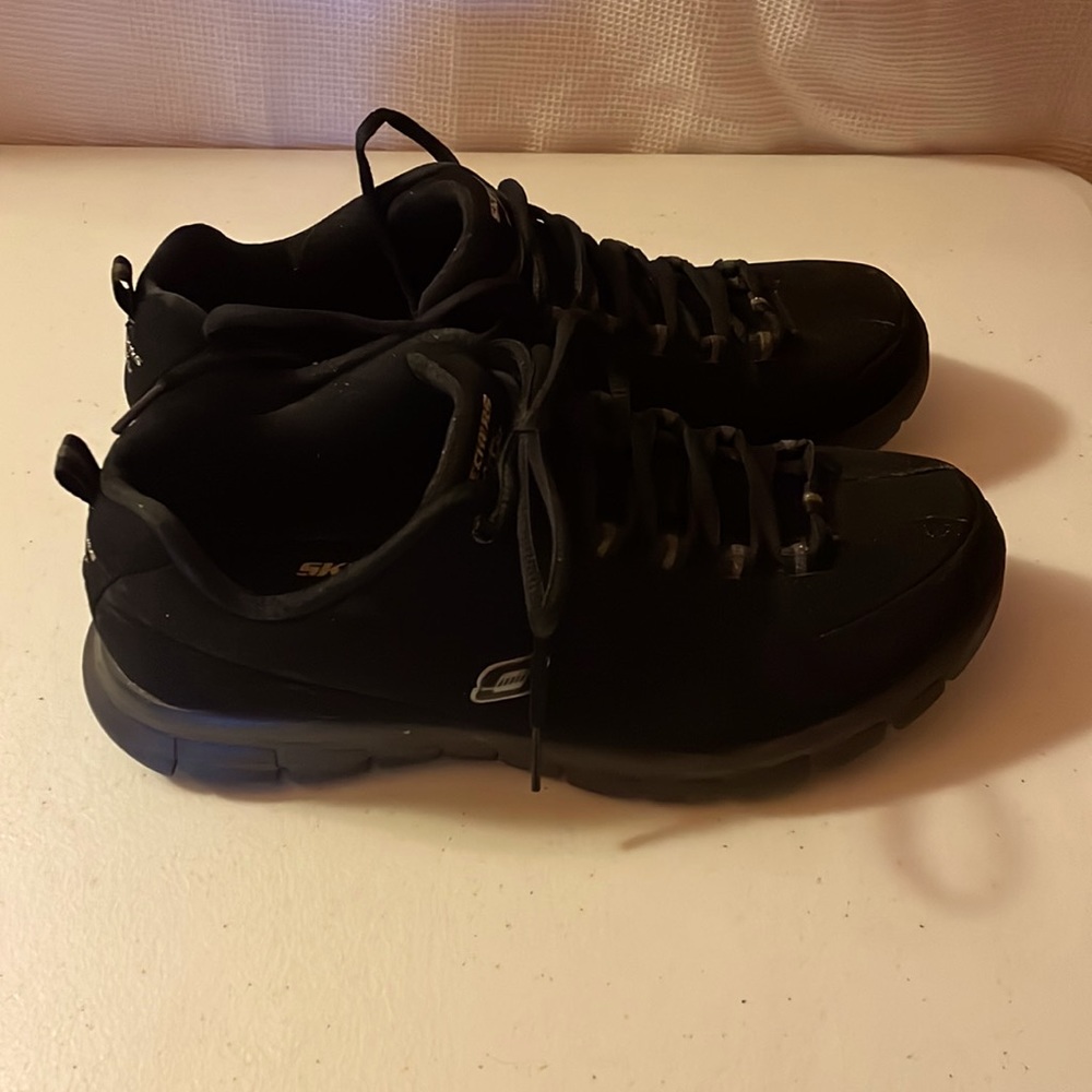 Black Skechers elite memory foam sneaker EUC size 8